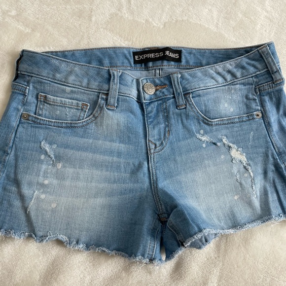 Express Shorts - Picture 2 of 4